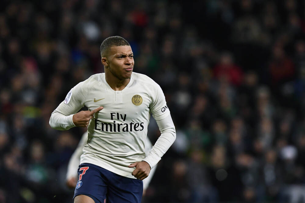 专为海军量身打造！歼35舰载机果然不一般，战略威慑力强到离谱！